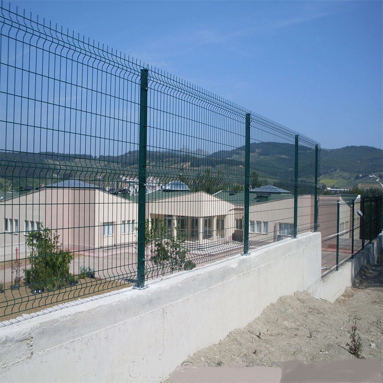 江西噴塑鐵絲網(wǎng)圍墻護(hù)欄